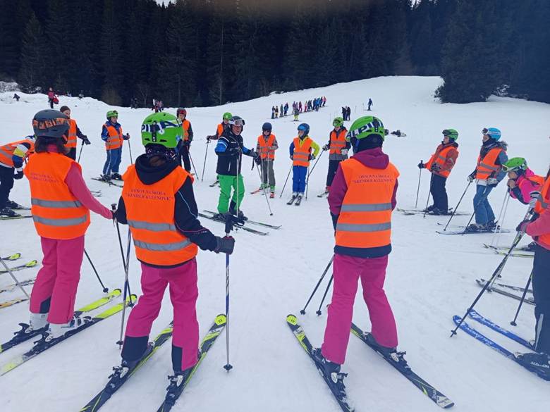 “SKIJANJE SE BRZO UČI, KO JE BLESAV DA SJEDI KUĆI, DA,DA,DA.”